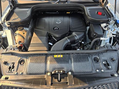 Used 2024 Mercedes-Benz GLE 350 4MATIC w/ AMG Line Interior image 10