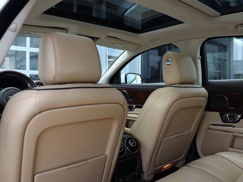 Used 2017 Jaguar XJ R-Sport image 32