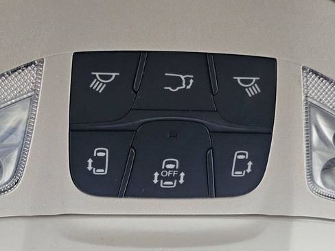 Used 2023 Chrysler Pacifica Touring-L FWD image 20