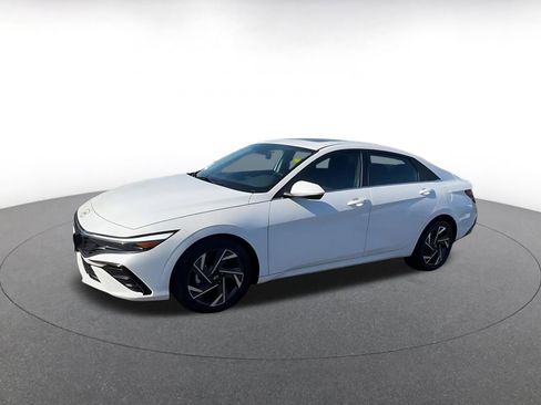 Used 2025 Hyundai Elantra SEL image 8