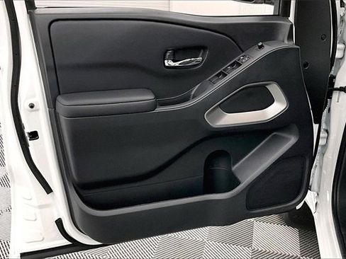 New 2025 Nissan Frontier SV image 30