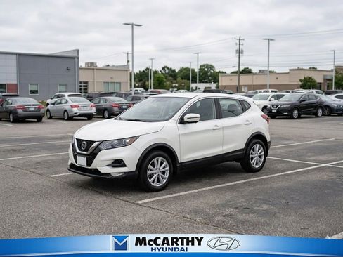Used 2020 Nissan Rogue Sport SV FWD image 1