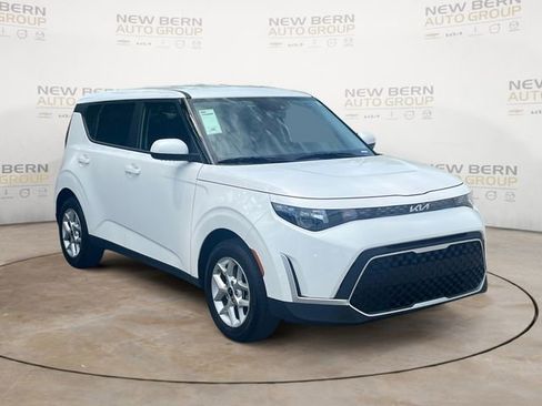 Used 2025 Kia Soul LX FWD image 7