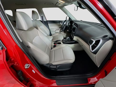 Used 2025 Kia Soul LX w/ LX Technology Package FWD image 30