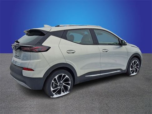 New 2023 Chevrolet Bolt EUV Premier image 3