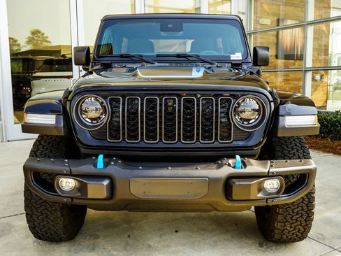 Used 2024 Jeep Wrangler Unlimited Rubicon 4xe AWD/4WD image 7