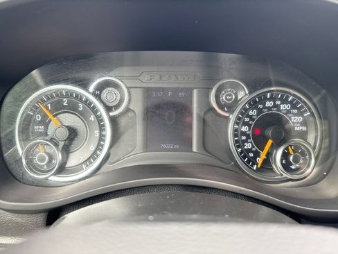 Used 2022 RAM 2500 Tradesman w/ Chrome Appearance Group AWD/4WD image 12