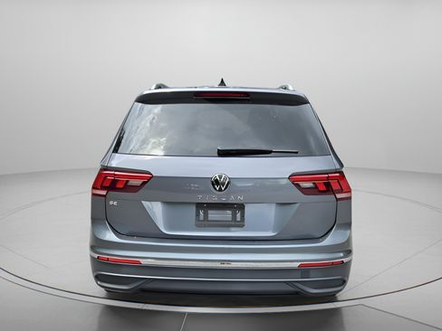 Used 2023 Volkswagen Tiguan SE w/ Panoramic Sunroof Package FWD image 4