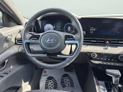 Used 2025 Hyundai Elantra SEL FWD image 12