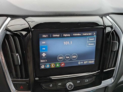 Used 2023 Chevrolet Traverse RS image 32