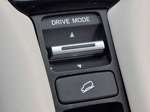 Used 2023 Honda HR-V LX image 24