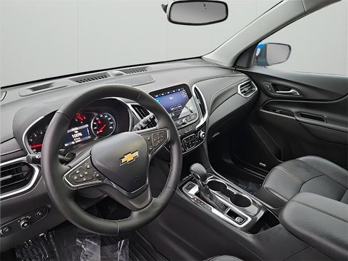 Used 2024 Chevrolet Equinox Premier image 11