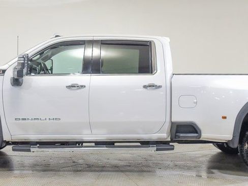 Used 2023 GMC Sierra 3500 Denali w/ Denali Ultimate Package AWD/4WD image 7