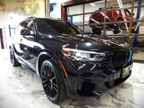 Used 2022 BMW X5 xDrive40i w/ M Sport Package image 3