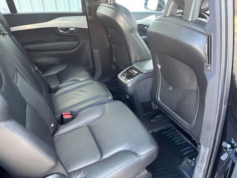 Used 2017 Volvo XC90 T6 Momentum w/ Vision Package image 30