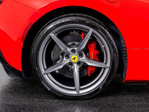 Used 2022 Ferrari F8 Tributo image 12