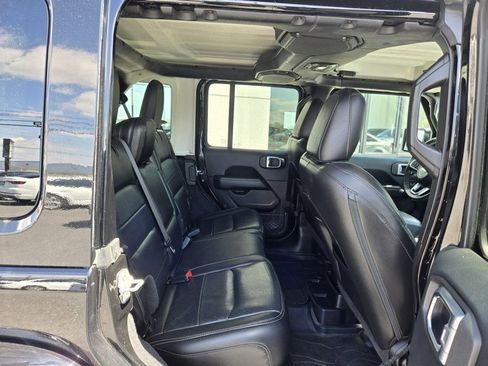 Used 2018 Jeep Wrangler Unlimited Sahara image 13