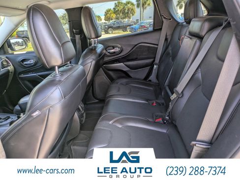 Used 2019 Jeep Cherokee Limited image 12