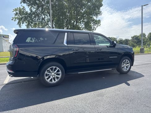 New 2026 Chevrolet Suburban Premier RWD image 31