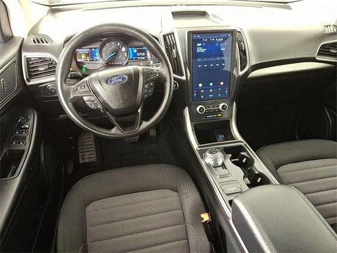 Used 2022 Ford Edge SE w/ Black Appearance Package image 2
