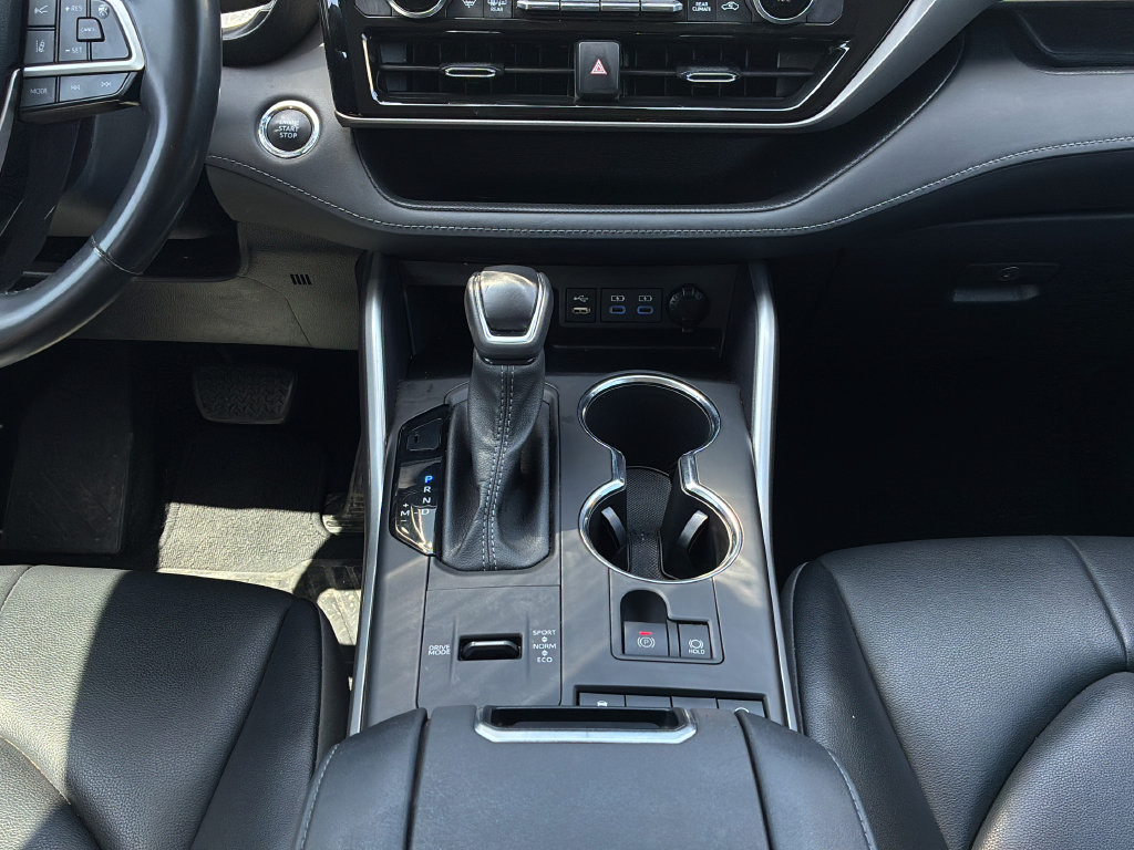 Used 2022 Toyota Highlander XLE FWD image 19