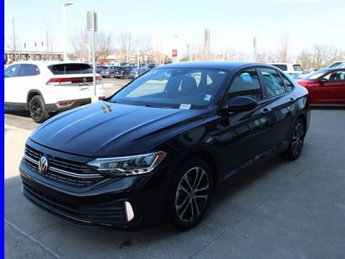 Used 2024 Volkswagen Jetta Sport FWD image 3