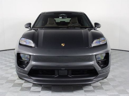 Used 2025 Porsche Macan 4 Electric image 10