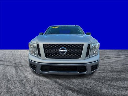 Used 2019 Nissan Titan SV image 9
