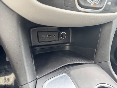 Used 2020 Chevrolet Equinox LS FWD image 19