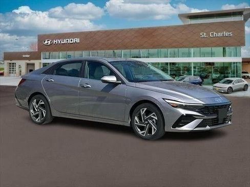Used 2025 Hyundai Elantra Limited FWD image 10