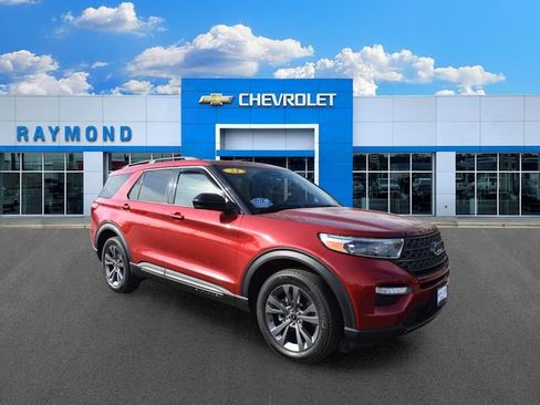 Used 2024 Ford Explorer XLT w/ Equipment Group 202A AWD/4WD image 10