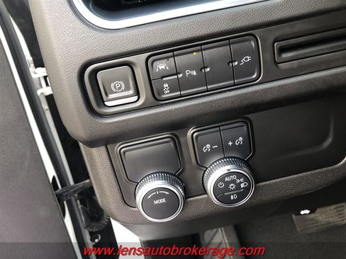 Used 2022 GMC Yukon XL SLE w/ Gmc Pro Safety Plus Package RWD image 16