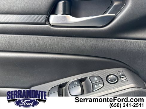 Used 2024 Nissan Altima 2.5 SV image 12