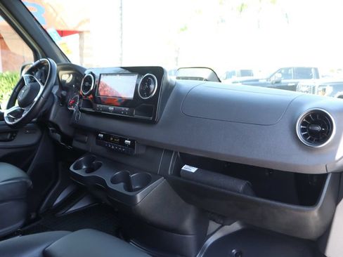 Used 2025 Mercedes-Benz Sprinter 2500 image 36