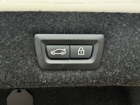 Used 2019 BMW 530i xDrive w/ Convenience Package image 31