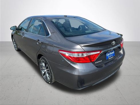 Used 2017 Toyota Camry XSE w/ Moonroof Package FWD image 9
