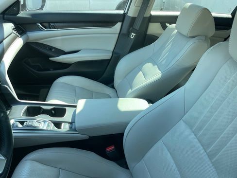 Used 2022 Honda Accord Touring image 11