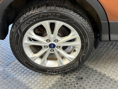 Used 2017 Ford Escape SE w/ Equipment Group 201A AWD/4WD image 12