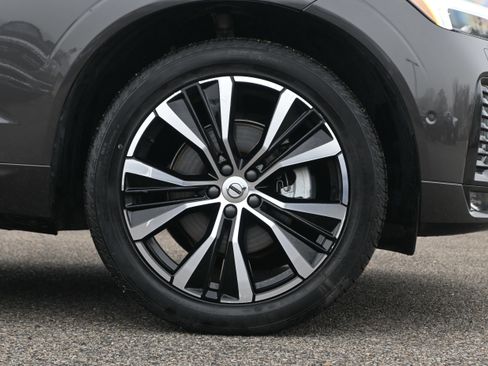 Used 2025 Volvo XC60 B5 Plus image 21