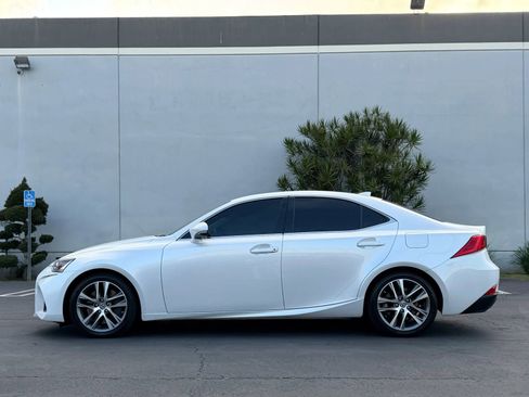 Used 2020 Lexus IS 300 RWD image 7