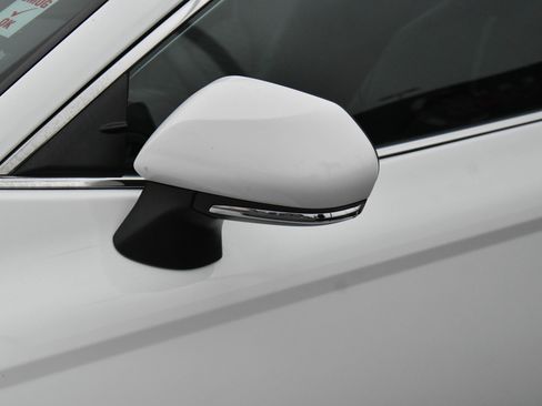 Used 2024 Toyota Camry SE image 13