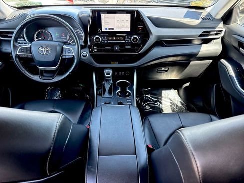 Used 2023 Toyota Highlander XLE image 23