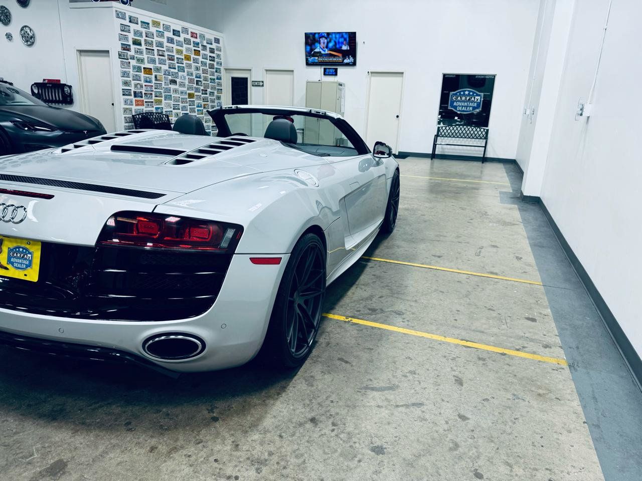 Used 2012 Audi R8 V10 w/ Enhanced Leather Pkg AWD/4WD image 25