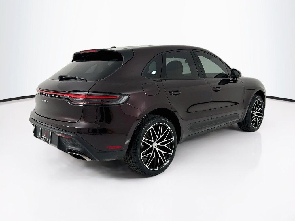 Certified 2025 Porsche Macan AWD/4WD image 9