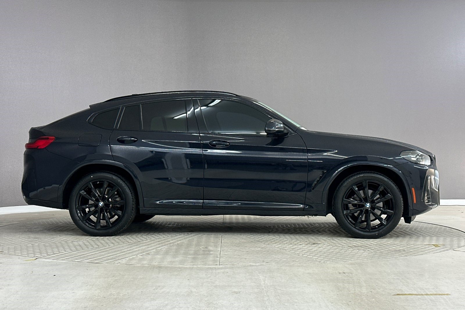 Certified 2023 BMW X4 xDrive30i w/ M Sport Package AWD/4WD image 7