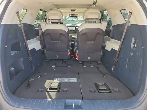 Used 2025 Kia Carnival SX Prestige FWD image 7