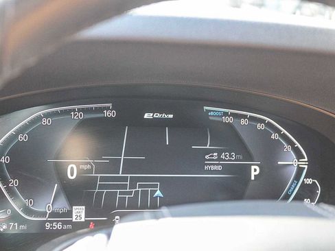 Certified 2023 BMW 530e w/ Convenience Package image 32