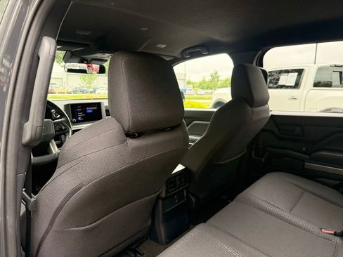 Used 2025 Toyota 4Runner SR5 AWD/4WD image 32
