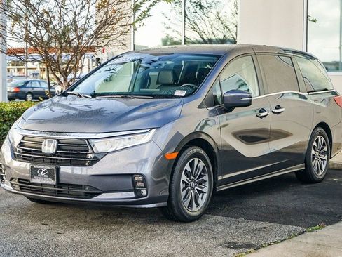 Used 2023 Honda Odyssey EX-L image 3