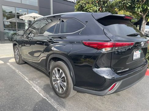 Used 2022 Toyota Highlander XLE FWD image 7